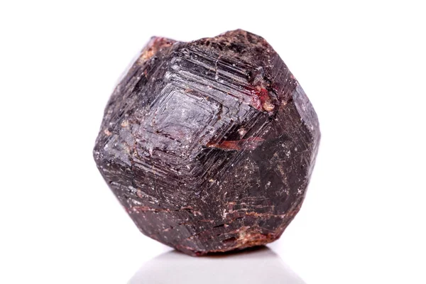 Närbild Mineral Garnet Sten Vit Bakgrund Nära Håll — Stockfoto