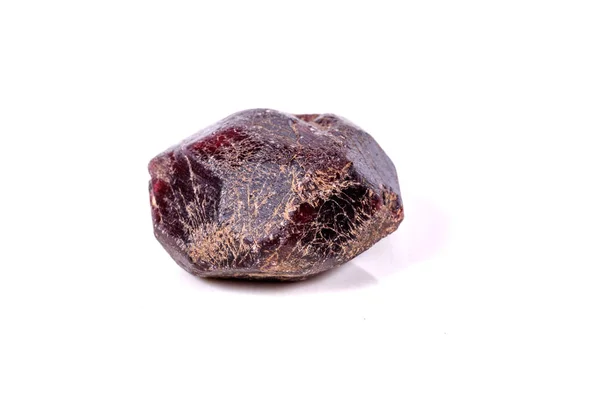 Makro Dari Batu Garnet Mineral Pada Latar Belakang Putih Menutup — Stok Foto