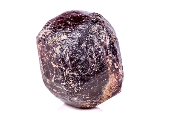 Makro Dari Batu Garnet Mineral Pada Latar Belakang Putih Menutup — Stok Foto