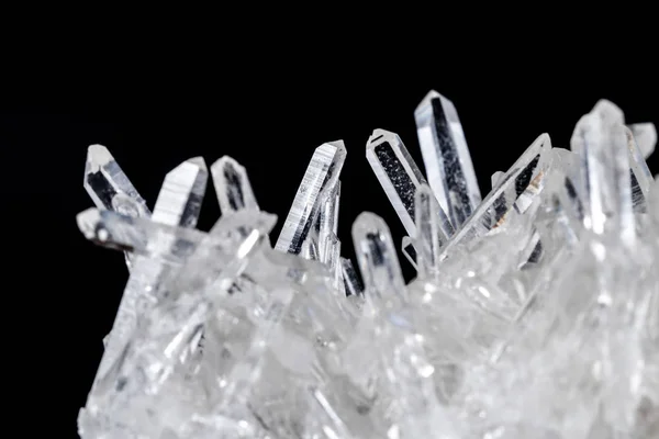 Makro Mineral Taş Yapay Elmas Kristalleri Siyah Arka Plan Üzerinde — Stok fotoğraf