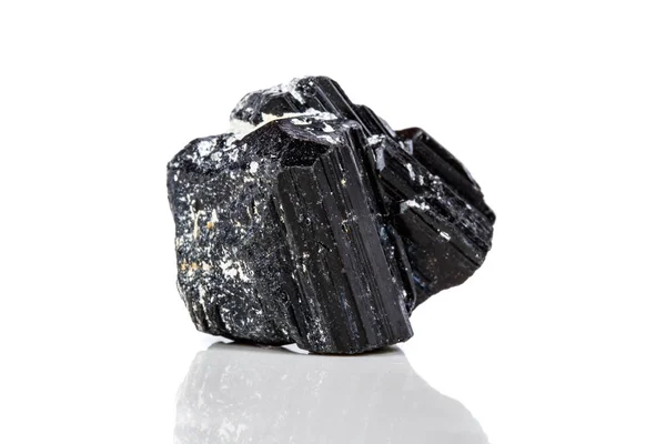 Makro Mineral Kamień Sherle Schorl Turmalin Czarny Białym Tle Zbliżenie — Zdjęcie stockowe