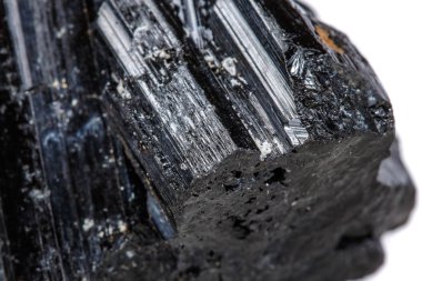 makro mineral taş sherle, schorl, beyaz arka plan yakın çekim üzerinde Siyah Turmalin
