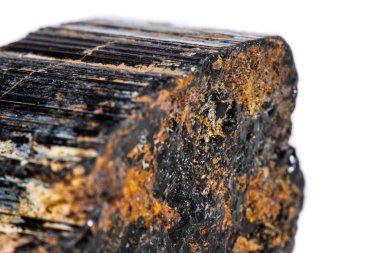 makro mineral taş sherle, schorl, beyaz arka plan yakın çekim üzerinde Siyah Turmalin