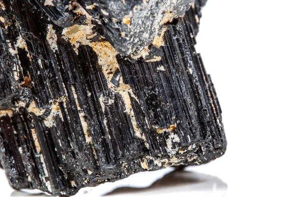 Macro Mineral Stone Sherle Schorl Turmalina Negra Sobre Fondo Blanco — Foto de Stock