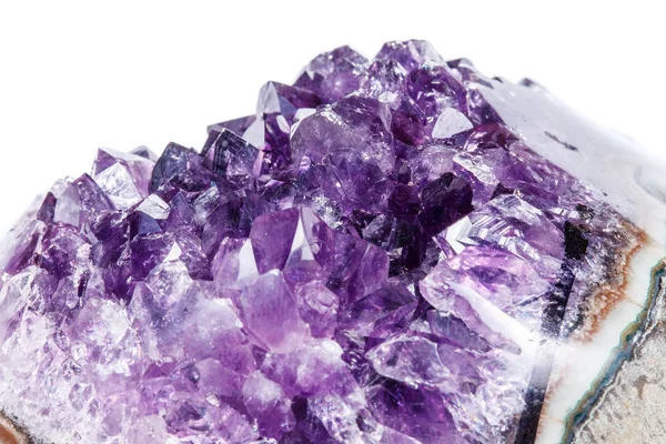 Ametist Crystal Druse Makro Mineral Beyaz Arka Plan Üzerinde Kapat — Stok fotoğraf