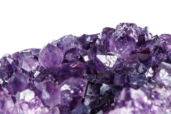紫水晶晶簇白色背景上的宏观矿物特写 — 图库照片