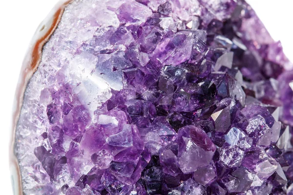 紫水晶晶簇白色背景上的宏观矿物特写 — 图库照片