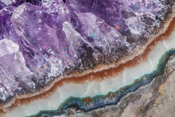 Amethyst Crystal Druse Makro Ásványi Fehér Háttér Közelről — Stock Fotó