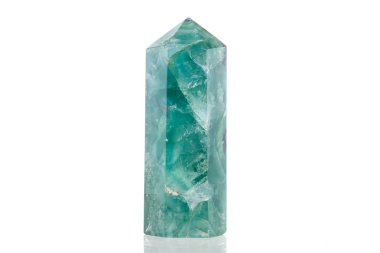 Makro mineral taş flüorit kristali siyah arka planda yakın plan