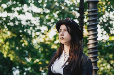 güzel, Genç bir kız stil steampunk giyinmiş yakın çekim