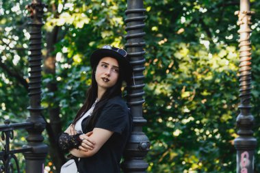 güzel, Genç bir kız stil steampunk giyinmiş yakın çekim