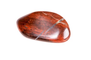 Beyaz bir arka plan üzerinde mineral taş jasper makro yakın çekim