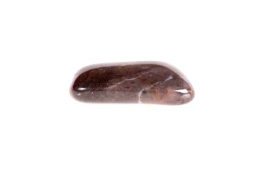 Beyaz bir arka plan üzerinde mineral taş jasper makro yakın çekim