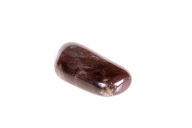 Beyaz bir arka plan üzerinde mineral taş jasper makro yakın çekim
