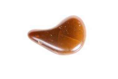 Makro mineral taş Carnelian beyaz arka plan üzerinde kapat