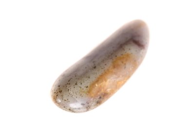 Makro mineral taş Carnelian beyaz arka plan üzerinde kapat