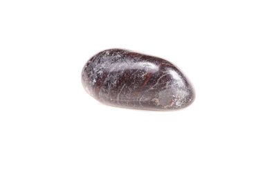 Beyaz bir arka plan üzerinde mineral taş jasper makro yakın çekim