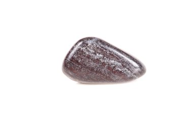Beyaz bir arka plan üzerinde mineral taş jasper makro yakın çekim