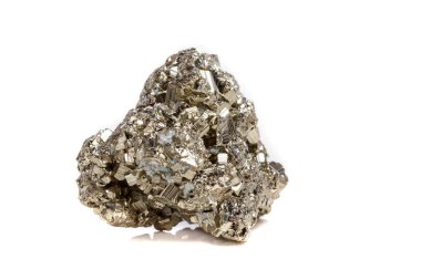 Makro mineral pirit altın beyaz zemin üzerine taş yakın çekim