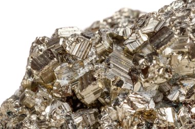 Makro mineral pirit altın beyaz zemin üzerine taş yakın çekim