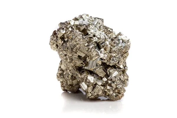 Makro Mineral Stein Pyrit Gold Auf Weißem Hintergrund Nahaufnahme — Stockfoto