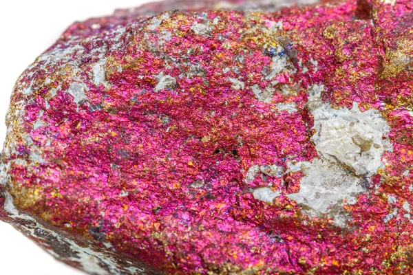 Makro Mineral Taş Chalcopyrite Beyaz Bir Arka Plan Kayada Yakın — Stok fotoğraf