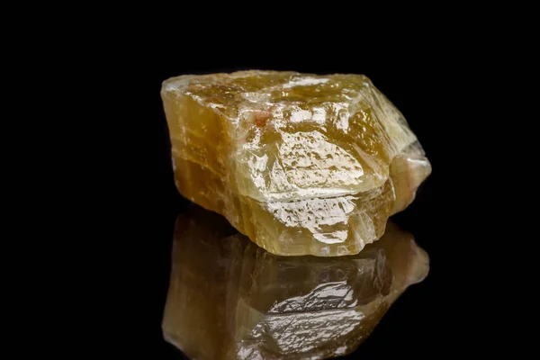 Pierre Minérale Macro Jaune Calcite Sur Fond Noir Gros Plan — Photo