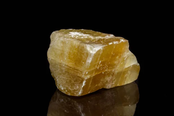Macro Piedra Mineral Amarillo Calcita Sobre Fondo Negro Cerca — Foto de Stock