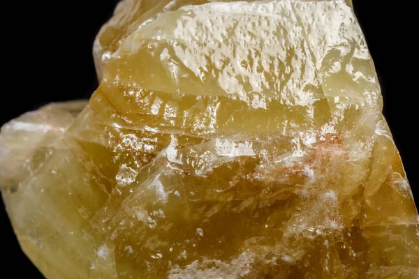 Macro Minerale Steen Geel Calciet Een Zwarte Achtergrond Close — Stockfoto
