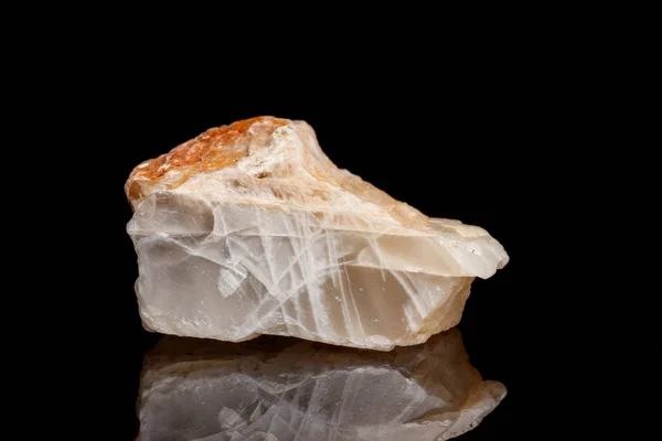 Macro Minerale Stenen Maansteen Een Zwarte Achtergrond Close — Stockfoto