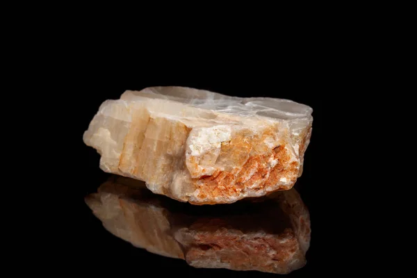 Makro Mineralstein Mondstein Mit Schwarzem Hintergrund Nahaufnahme — Stockfoto