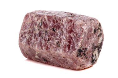Makro mineral taş Ruby doğurmak beyaz bir arka plan yakın çekim