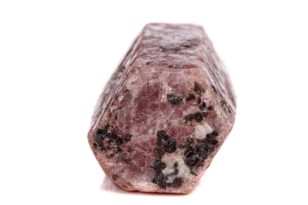 Makro Mineral Sten Ruby Rasen Vit Bakgrund Närbild — Stockfoto