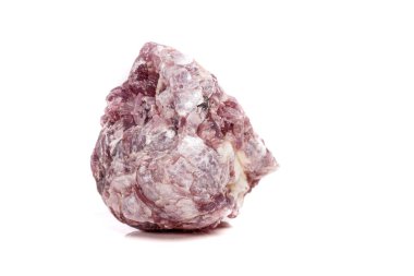 Makro mineral taş Lepidolit kaya beyaz bir arka plan yakın çekim