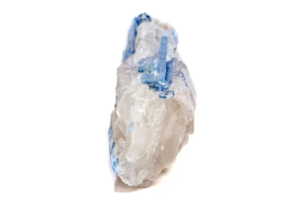 Macro Pietra Minerale Kyanite Uno Sfondo Bianco Primo Piano — Foto Stock