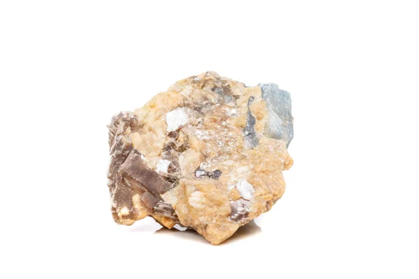岩石中的宏观矿物石刚玉白色背景特写 — 图库照片