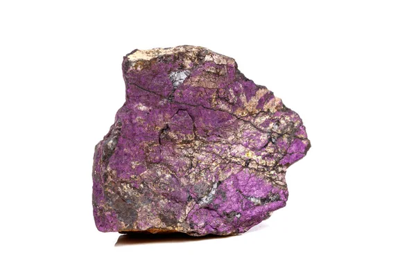 Minerální Kámen Purpureus Makro Fialový Purpurite Plemeni Bílým Pozadím Zblízka — Stock fotografie