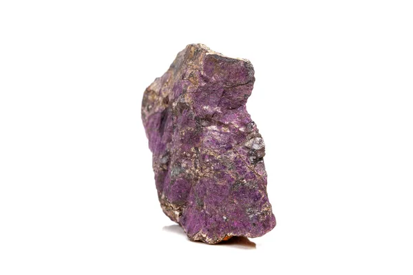 Minerální Kámen Purpureus Makro Fialový Purpurite Plemeni Bílým Pozadím Zblízka — Stock fotografie