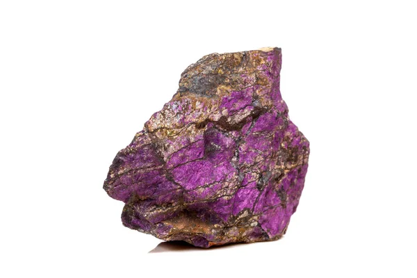 Makro Mineral Sten Purpureus Närbild Lila Purpurite Rasen Vit Bakgrund — Stockfoto