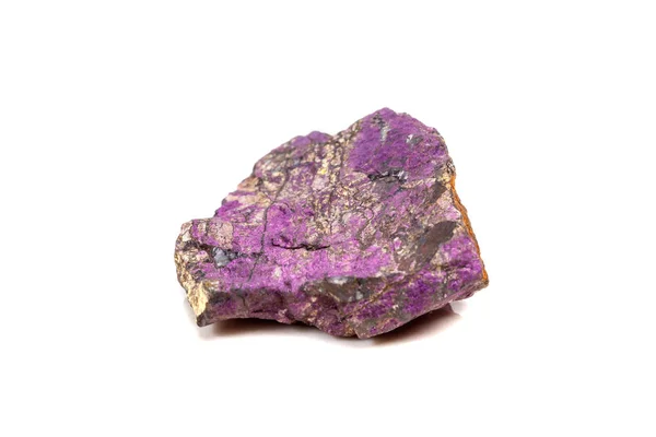 Mineralne Purpureus Kamień Makro Purpurite Fioletowy Rasie Białe Tło Bliska — Zdjęcie stockowe