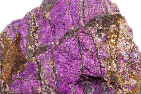 Macro Mineral Purpureus Pedra Roxo Purpurite Raça Fundo Branco Perto — Fotografia de Stock