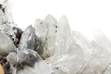 Makro mineral taş Drusus kuvars sphalerite kaya beyaz bir arka plan ile yakın çekim