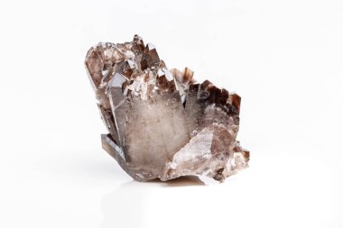 Makro mineral taş Scene kristal beyaz bir arka plan Rock'daki yakın çekim