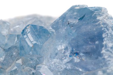 Makro mineral taş Celestine doğurmak beyaz bir arka plan yakın çekim