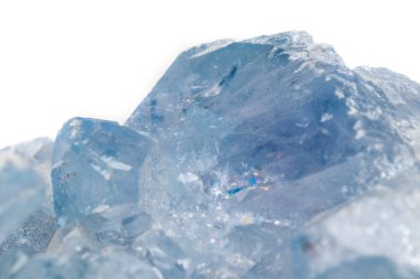 Makro mineral taş Celestine doğurmak beyaz bir arka plan yakın çekim