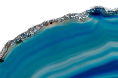 Makro mineral taş Mavi Akik doğurmak beyaz bir arka plan yakın çekim