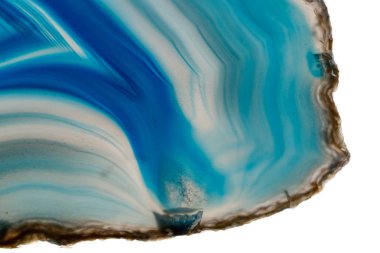 Makro mineral taş Mavi Akik doğurmak beyaz bir arka plan yakın çekim