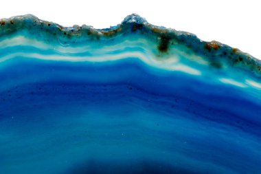 Makro mineral taş Mavi Akik doğurmak beyaz bir arka plan yakın çekim