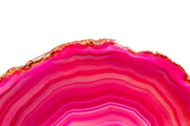 Makro mineral taş pembe akik doğurmak beyaz bir arka plan yakın çekim