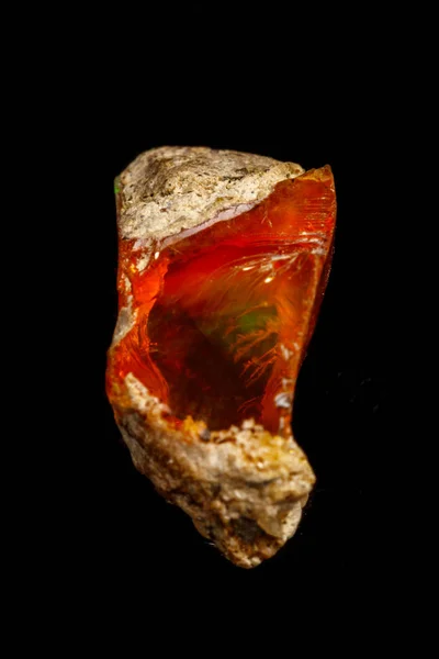 Makro Opal Mineral Sten Rock Svart Bakgrund Nära Håll — Stockfoto